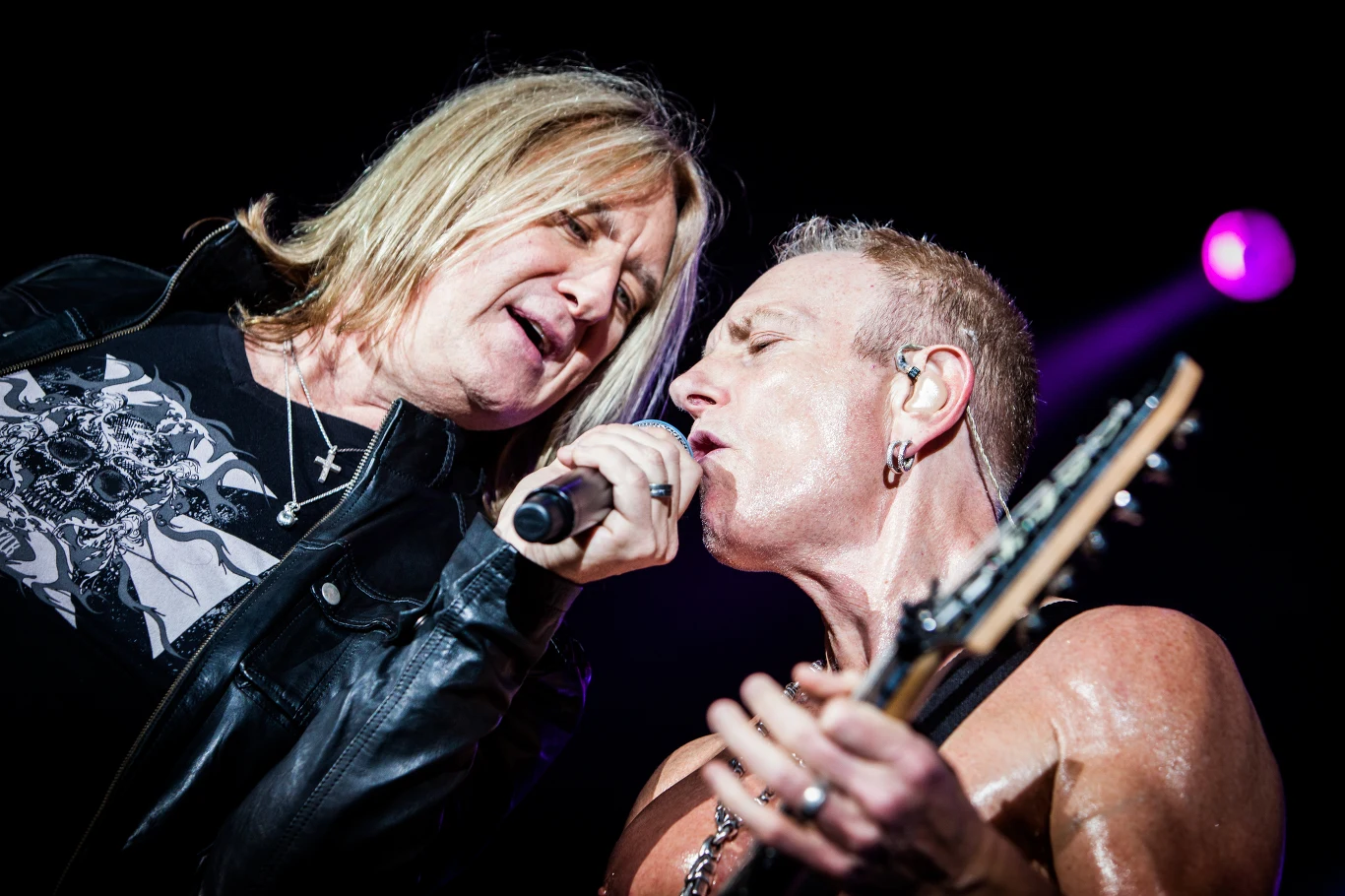 Joe Elliott i gitarzysta Phil Collen