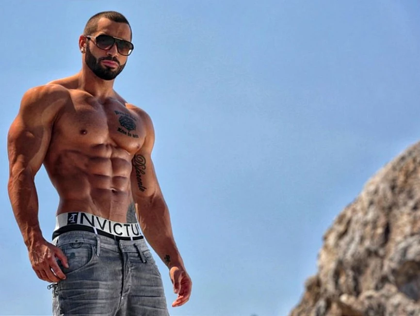 Lazar Angelov ma jedne z najlepszych mięśni ABS na świecie