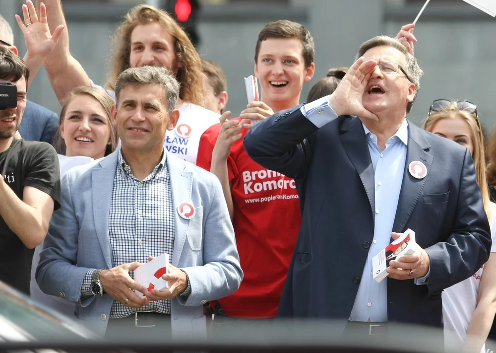 Wyborczy spacer Bronisława Komorowskiego. Prezydentowi towarzyszył Robert Korzeniowski