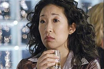 Sandra Oh w serialu "Chirurdzy" Sandra Oh w serialu "Chirurdzy"