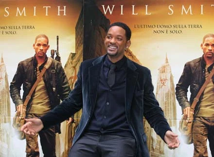 Will Smith bezradnie rozkłada ręce - fot. Elisabetta Villa Will Smith bezradnie rozkłada ręce - fot. Elisabetta Villa