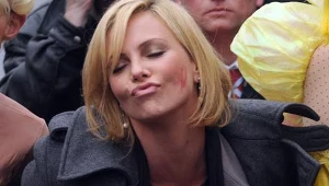Charlize Theron - jak większość z nas - obejrzy Oscary w piżamie - fot.Darren McCollester