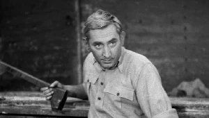 Gustaw Holoubek w filmie "Prawo i pięść" (1964) /EAST NEWS/POLFILM