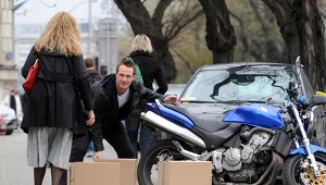 Kadr z serialu "Teraz albo nigdy"