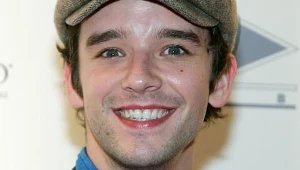 Michael Urie został nagrodzony za rolę geja w "Brzyduli Betty" - fot. Ethan Miller