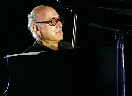 Michael Nyman przy fortepianie Michael Nyman przy fortepianie