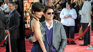 Katie Holmes w obcisłym kostiumie pojawi się w jednym z popularnych seriali