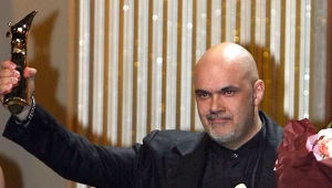 Maris Martinsons odbiera nagrodę na festiwalu w Szanghaju, fot. ChinaFotoPress