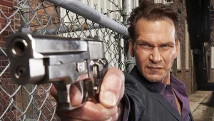 Patrick Swayze na planie serialu "The Beast"