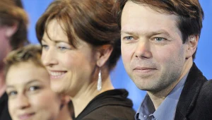 Hans-Christian Schmid ze swoimi aktorkami (w tle)