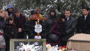 Pogrzeb Artura Kulczyckiego. Czy to znaczy, że Łukasz Płoszajski zniknie z "Pierwszej miłości"?