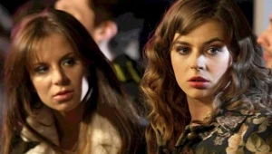 Inga (Natalia Lesz) i Dorota (Karolina Szymańska) podczas nocnego wypadu na miasto