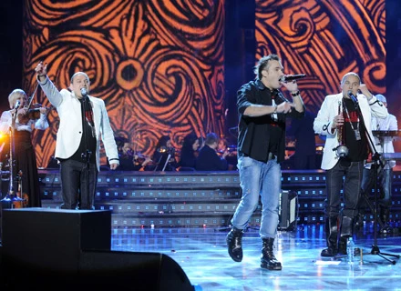 Szymon Wydra wystąpił na scenie z braćmi Golec Szymon Wydra wystąpił na scenie z braćmi Golec