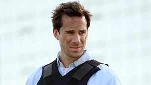 Joseph Fiennes (Mark Benford) w serialu "FlashForward: Przebłysk jutra"