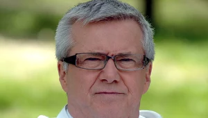 W rolę księdza Antoniego Wójtowicza wciela się niezmiennie Włodzimierz Matuszak