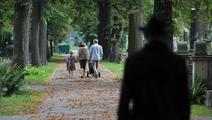 Na czym polega zagadka Nieznajomego?