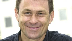 Grant Bowler to jeden z "nowych" w serialu "Czysta krew" - fot. Patrick Riviere