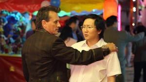 Robert Knepper (Samuel Sullivan) i Masi Oka (Hiro Nakamura) w czwartym sezonie "Herosów"