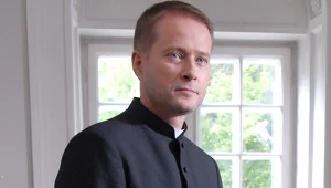 Artur Żmijewski na planie "Ojca Mateusza" / fot. Marek Ulatowski