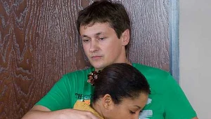 Filip (Marcin Chochlew) będzie się starał pomóc Beacie (Patricia Kazadi)