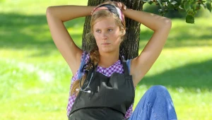 Julia Pietrucha w scenie z serialu "Blondynka" / fot. Kurnikowski