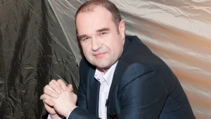 Chudy (Cezary Żak) upora się z każdym bandytą / fot. Jarosław Antoniak