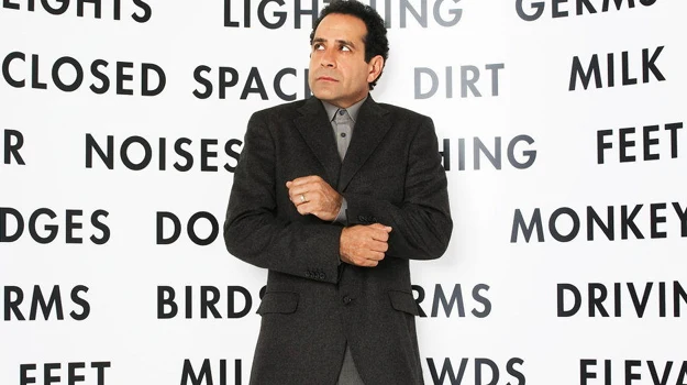 Tony Shalhoub jako Adrian Monk Tony Shalhoub jako Adrian Monk