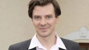 Marcin Kwaśny na planie serialu "Szpilki na Giewoncie" / fot. Andras Szilagyi