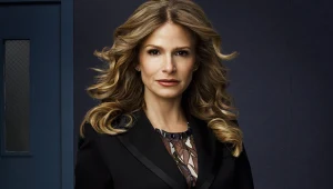 Kyra Sedgwick jako podkomisarz Brenda Johnson