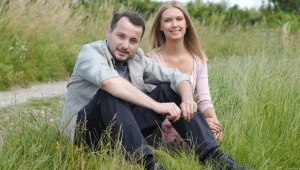 Rafał Kwietniewski i Magdalena Górska na planie serialu "Pierwsza miłość"