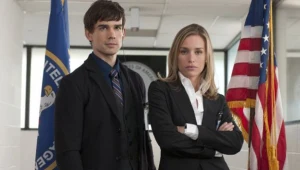 Christopher Gorham i Piper Perabo w serialu "Kamuflaż"
