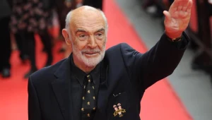 Sean Connery robi "pa, pa" swoim fanom - fot. Ian Jacobs