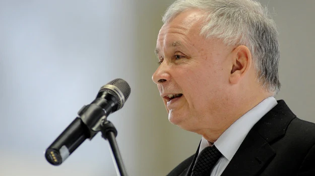Musimy znaleźć sposób ominięcia medialnych przeszkód - przekonuje w liście Jarosław Kaczyński Musimy znaleźć sposób ominięcia medialnych przeszkód - przekonuje w liście Jarosław Kaczyński