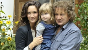 Ilona Ostrowska, Paweł Królikowski i ich serialowa córeczka Dorotka, fot. Dariusz Gałązka