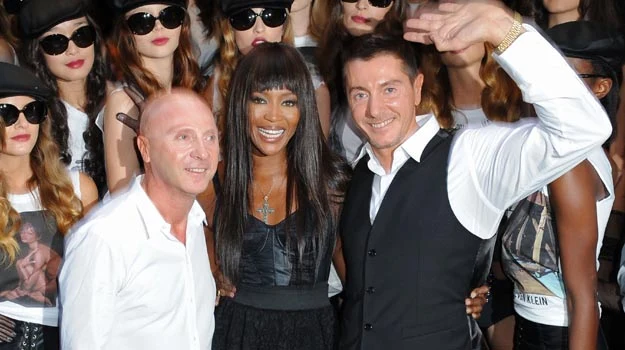 Naomi świętuje z Domenico Dolce (L) i Stefano Gabbaną (P) - fot. Tullio M. Puglia Naomi świętuje z Domenico Dolce (L) i Stefano Gabbaną (P) - fot. Tullio M. Puglia