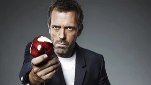 Hugh Laurie musi uznać większą popularność Artura Żmiejwskiego