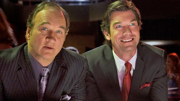 James Belushi i Jerry O'Connell w scenie z serialu "Obrońcy" James Belushi i Jerry O'Connell w scenie z serialu "Obrońcy"