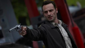 Andrew Lincoln w scenie z serialu "The Walking Dead"