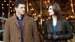 Nathan Fillion i Stana Katic w scenie z serialu "Castle"