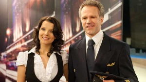 Czy Marta (Joanna Jabłczyńska) zdradzi męża z Januszem (Radosław Pazura)?