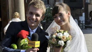 Serial "Majka" zakończył się ślubem! Na zdjęciu aktorzy - Joanna Osyda i Tomasz Ciachorowski