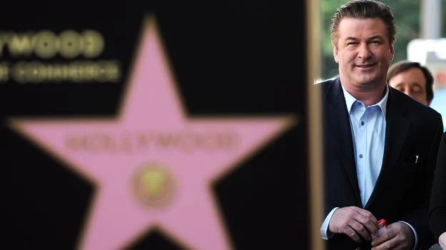 Alec Baldwin podczas poniedziałkowej uroczystości w Alei Sław Alec Baldwin podczas poniedziałkowej uroczystości w Alei Sław