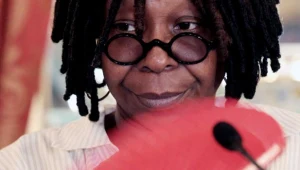 Oscary, Oscary... I tak zapamiętamy Whoopi Goldeberg  jako "Zakonnicę w przebraniu" - fot. Villagran