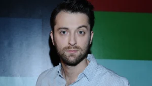 Artur (Filip Bobek) wygra wyscig, ale będzie miał wypadek / fot. Andras Szilagyi