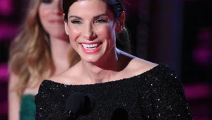 Sandra Bullock w kreacji Odaya Shakara - fot. Christopher Polk
