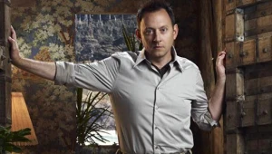 Czy nowa rola Michaela Emersona okaże się równie intrygująca?