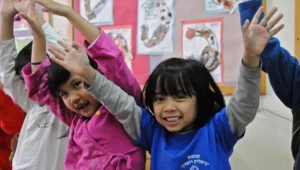 Kadr z filmu "Strangers no more"