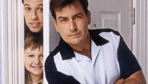 Charlie Sheen jako jeden z "dwóch i pół"