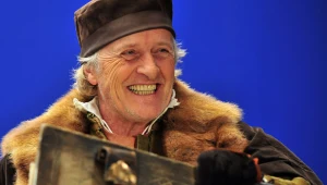Ruther Hauer jako Peter Bruegel na tle "błękitu", czyli blue boksu