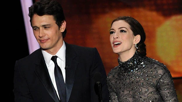 Hmmm, bez dwóch zdań, więcej energii ma zdecydowanie Anne Hathaway Hmmm, bez dwóch zdań, więcej energii ma zdecydowanie Anne Hathaway